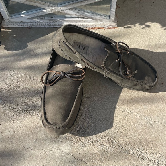 UGG Australia Men’s Chester Leather Loafers 👞 - Picture 2 of 11